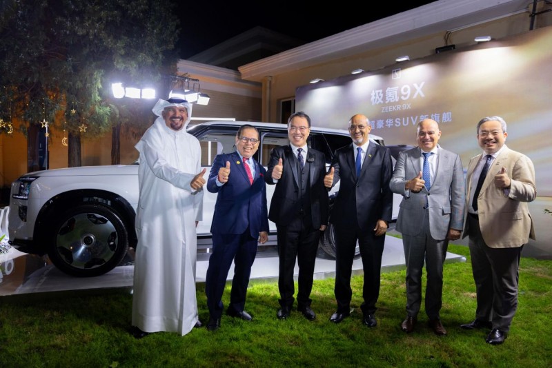 全球首次40国大使品鉴中国豪车 卡塔尔大使现场下单 阿盟驻华大使当场飙古诗